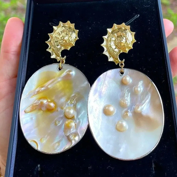 VintageMother Of Pearl Gold Earrings - Picture 1 of 7